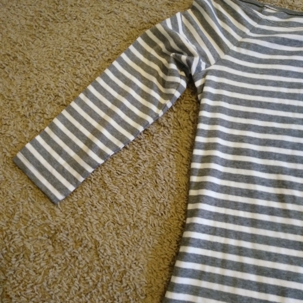Old Navy off-the-shoulder top NWOT MT